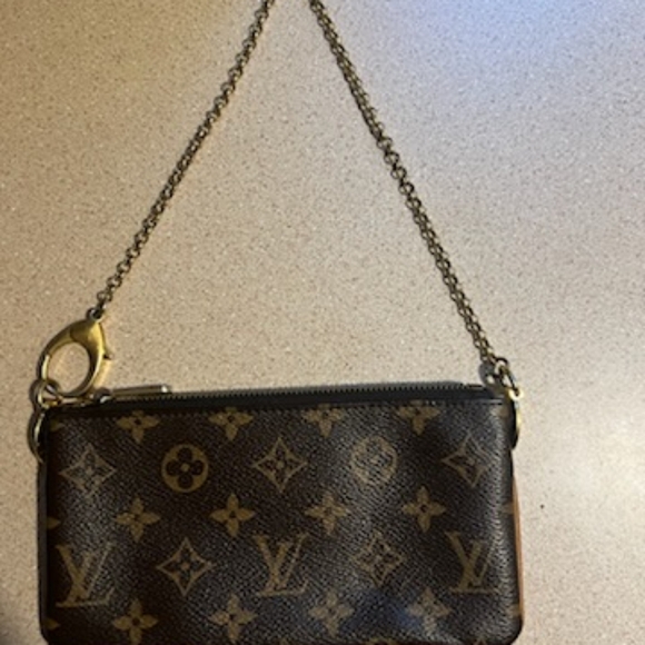 Louis Vuitton Shoulder Handbag - Picture 5 of 5